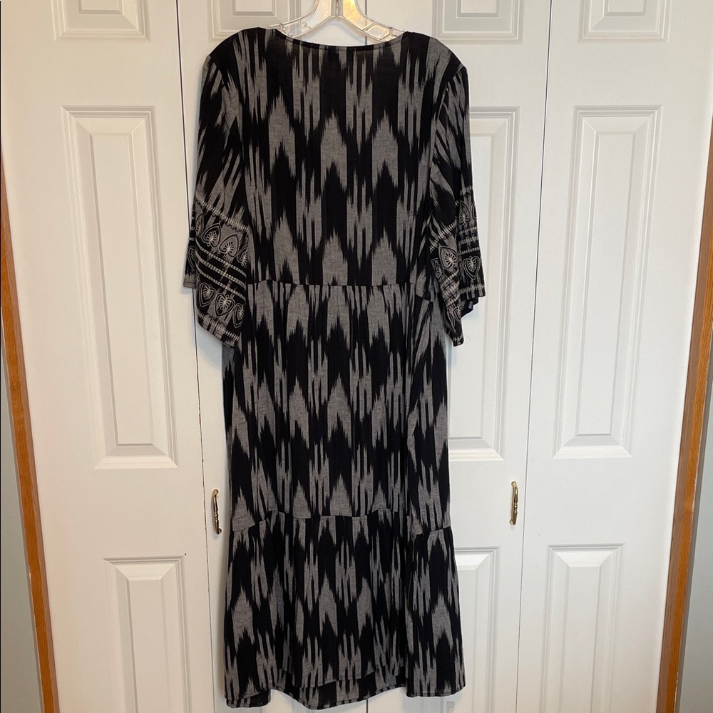 J. Jill Black and Gray Patterned Midi Dress - Picture 2 of 9